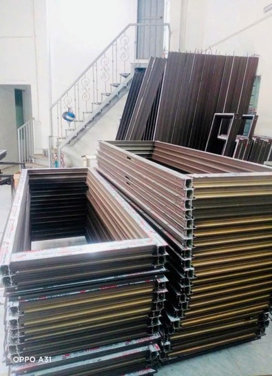 CẦU THANG XOẮN NGOÀI TRỜI